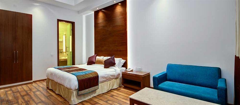 La Sagrita Hotel Ню Делхи Екстериор снимка