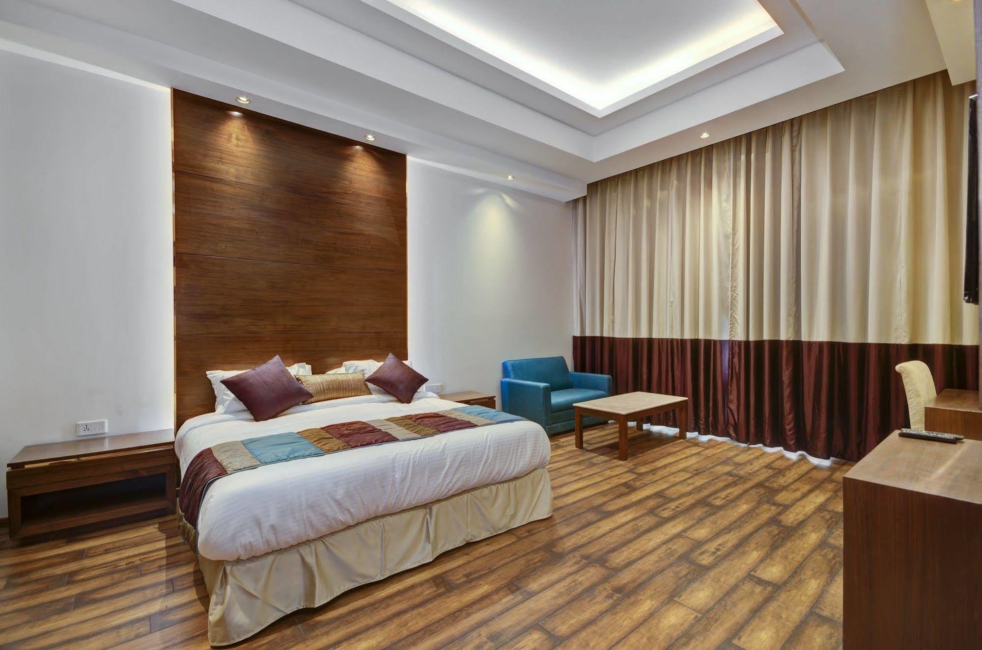 La Sagrita Hotel Ню Делхи Екстериор снимка