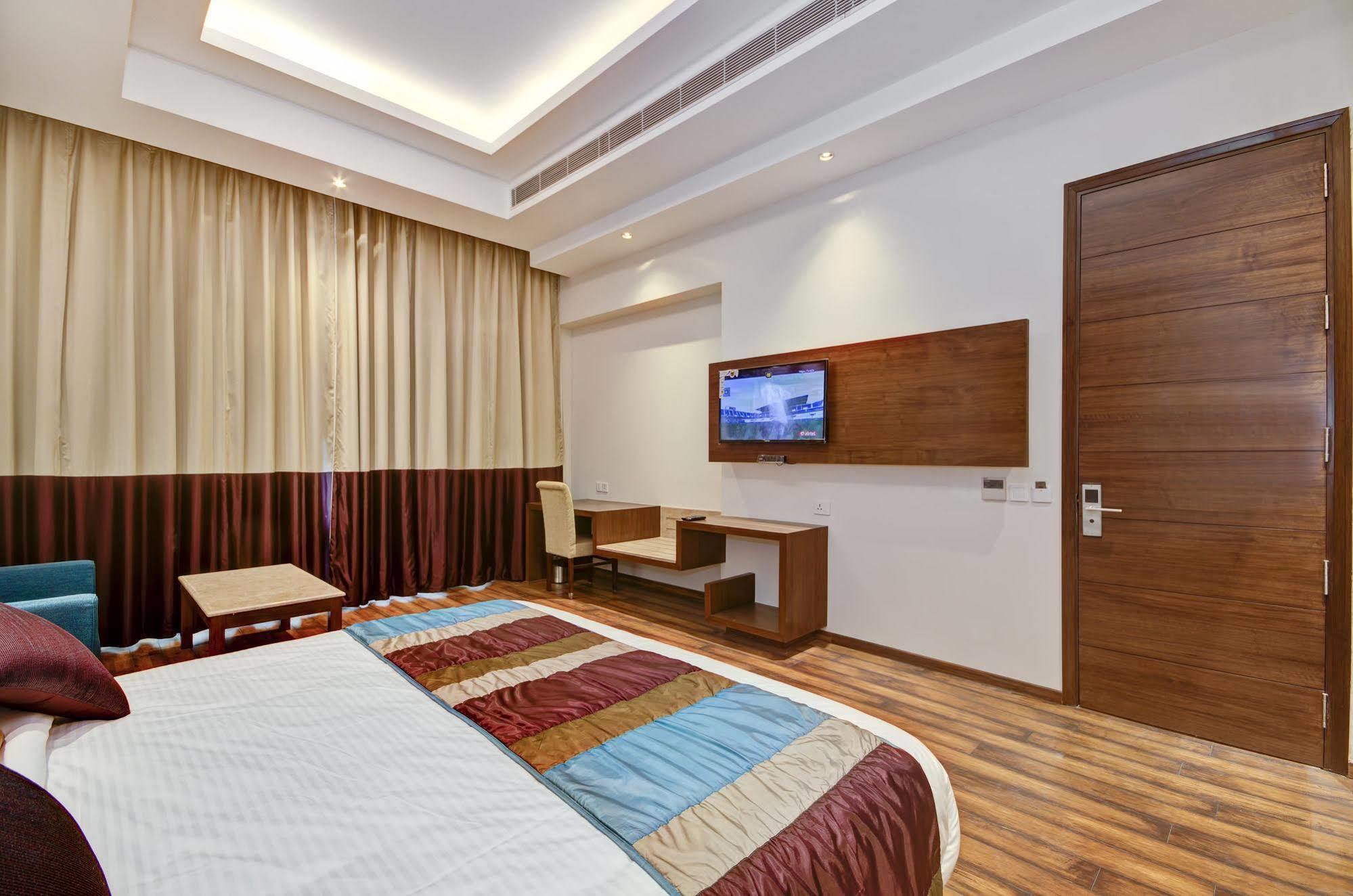 La Sagrita Hotel Ню Делхи Екстериор снимка