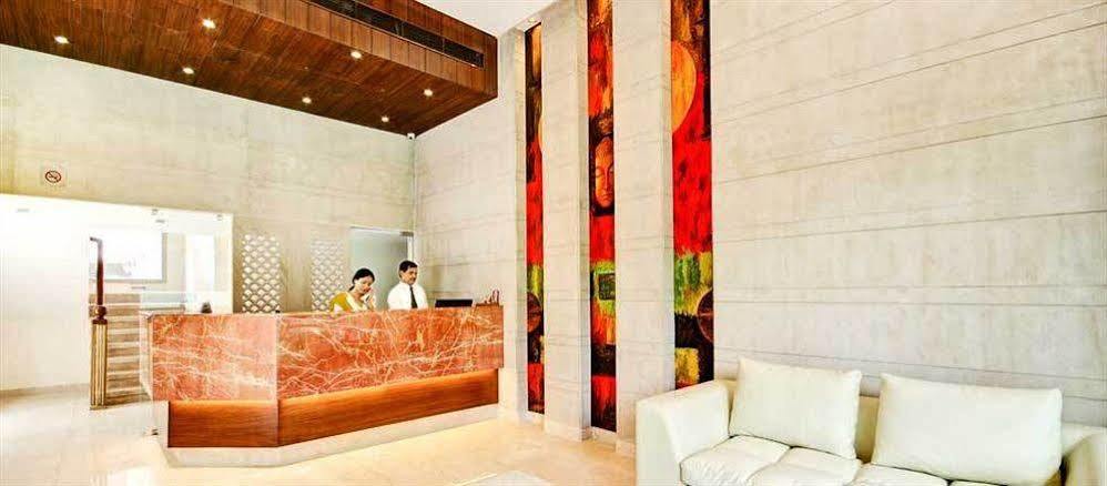 La Sagrita Hotel Ню Делхи Екстериор снимка