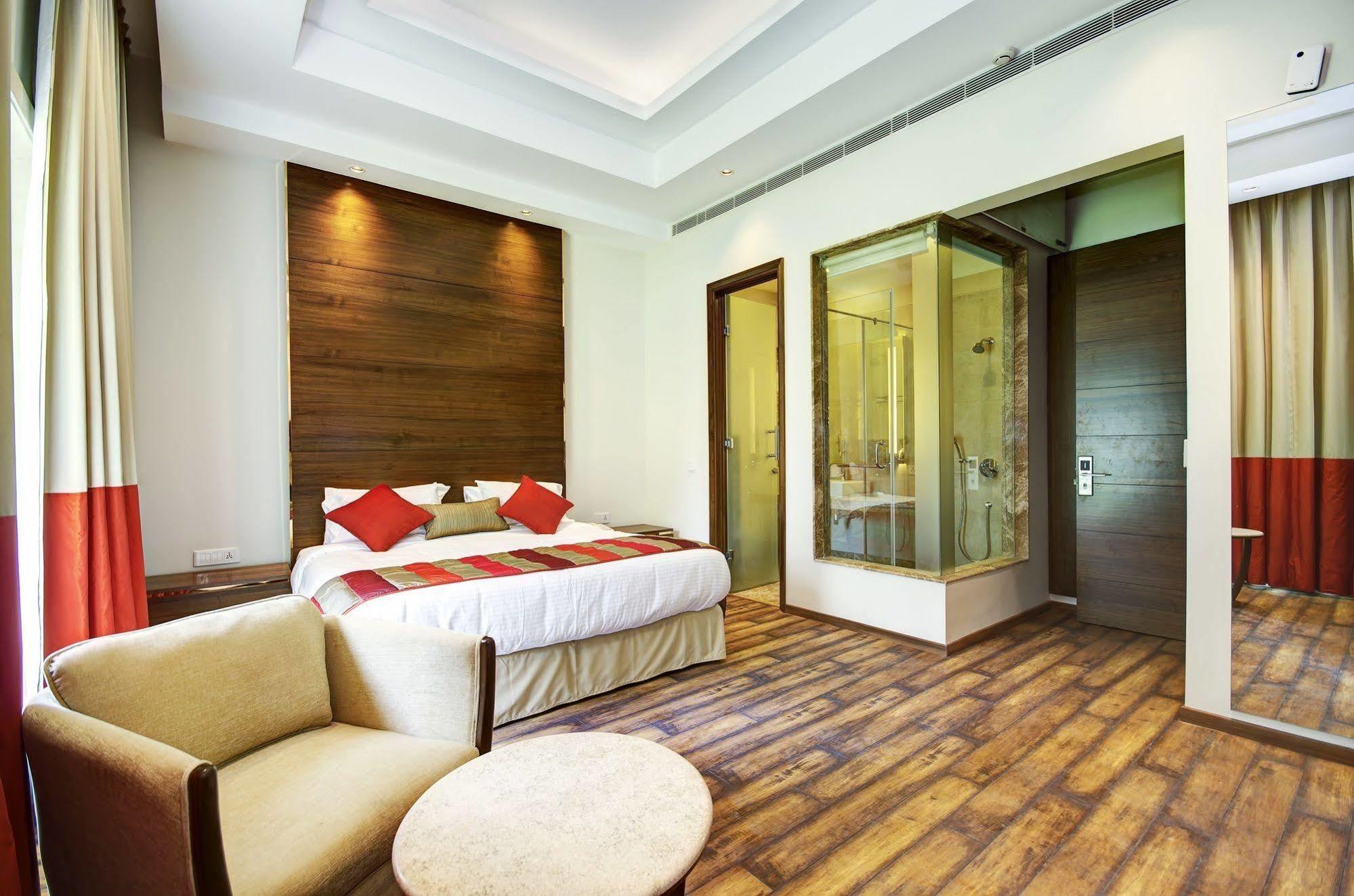 La Sagrita Hotel Ню Делхи Екстериор снимка